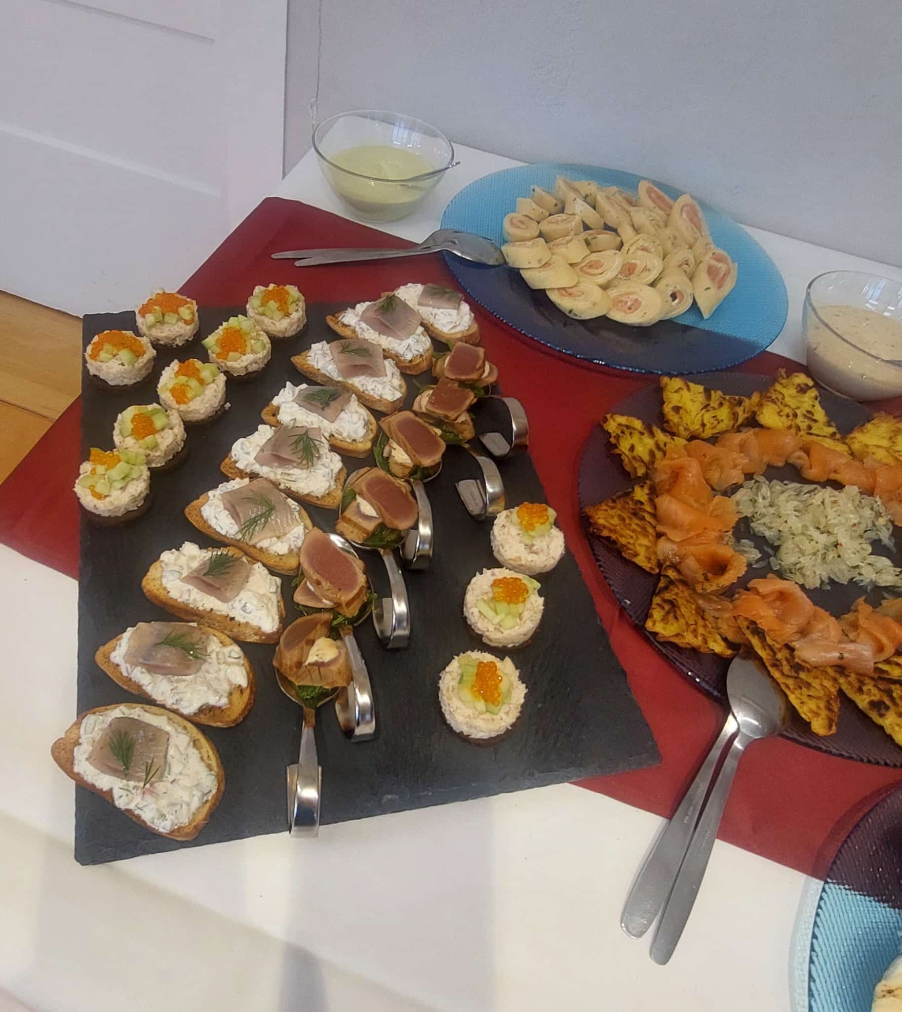 forellentatar-matjes-thunfisch-gebeizter-lachs-rosti-lachsroulade1